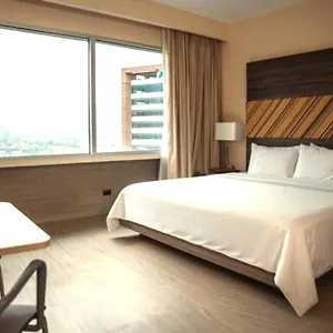 V Grand Hotel, A Member Of Radisson Individuals מדיין